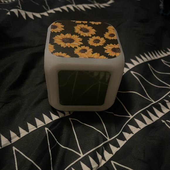 Alarm clocks - Picture 2 of 2